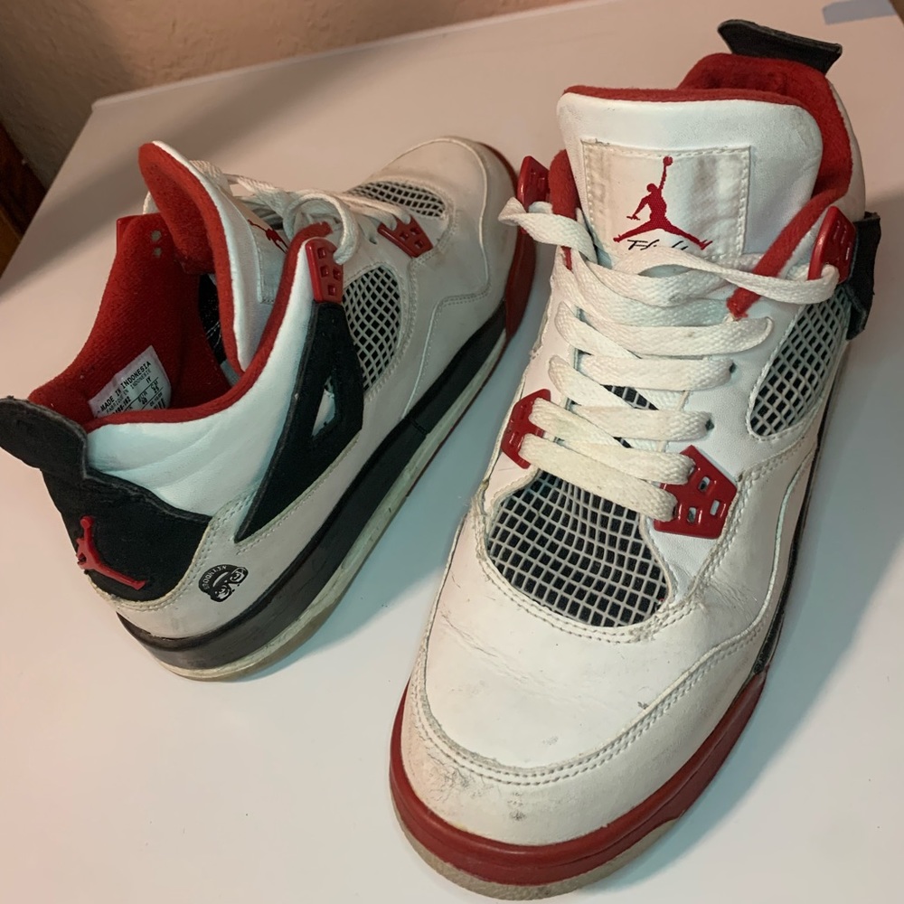 Jordan 4s